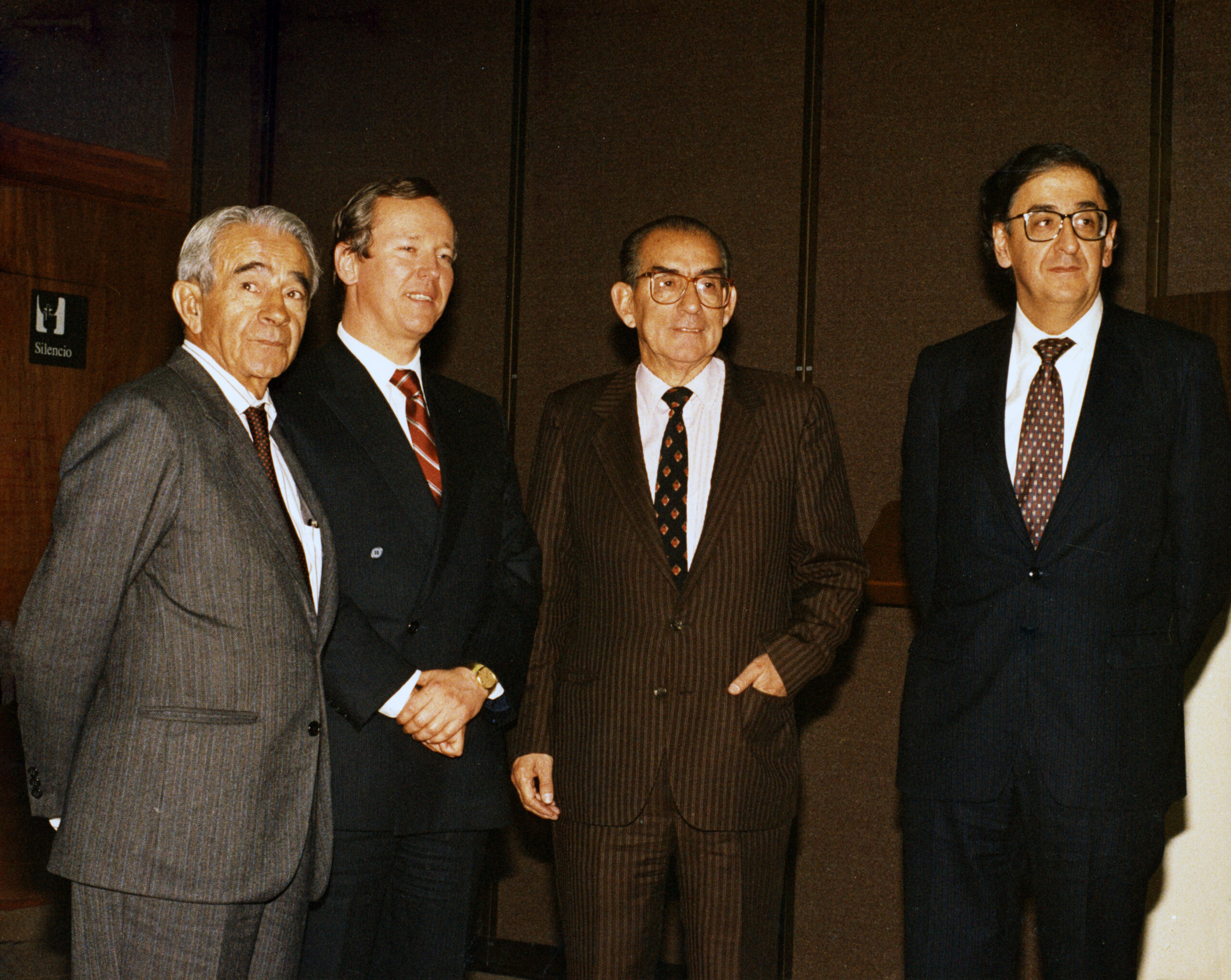 Exgerentes y gerente del Banco de la República Germán Botero de los Ríos, Hugo Palacios Mejía, Rafael Gama Quijano y Francisco Ortega Acosta. Bogotá, miércoles 6 de junio de 1990.